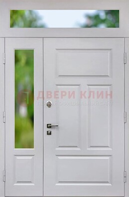 Белая полуторная железная дверь со стеклом и фрамугами ДФГ-10 в Старой Купавне