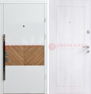 Белая железная дверь МДФ горизонтальной вставкой ДМ-265 в Старой Купавне