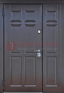 Тёмная двухстворчатая входная дверь для коттеджа с МДФ ДМ-533 в Старой Купавне