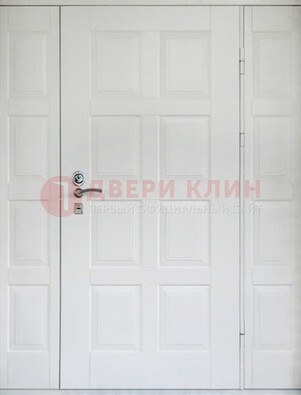 Белая входная дверь для коттеджа с МДФ ДМ-536 в Старой Купавне