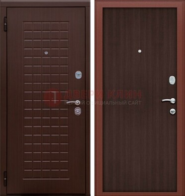 Коричневая металлическая дверь с МДФ ДМ-78 в квартиру в Саратове