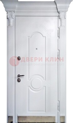 Белая металлическая дверь с массивом дуба для дома ДМД-59 в Старой Купавне