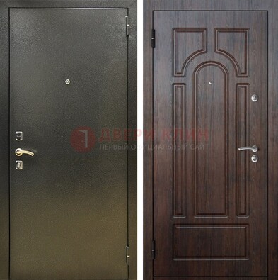 Железная темно-серая дверь с порошковым напылением и МДФ Тисненый орех ДП-275 в Старой Купавне