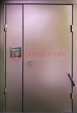 Коричневая стальная дверь в подъезд ДПД-1 в Ульяновске