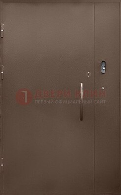 Коричневая металлическая подъездная дверь ДПД-2 в Старой Купавне