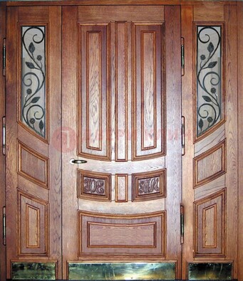 Парадная дверь со стеклом и ковкой ДПР-35 для загородного дома в Старой Купавне