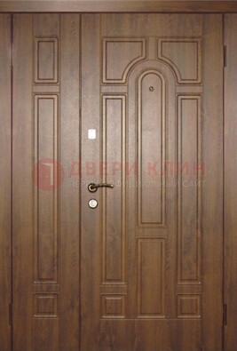 Двухстворчатая коричневая парадная дверь ДПР-48 в Старой Купавне