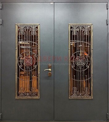 Входная металлическая парадная дверь со стеклом и ковкой ДПР-81 в Старой Купавне