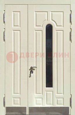 Белая двухстворчатая металлическая дверь со стеклом ДС-71 в Старой Купавне