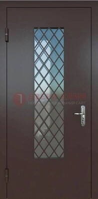 Темная металлическая дверь с решеткой и стеклом ДС-7 в Старой Купавне