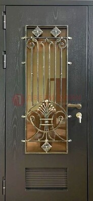 Одностворчатая железная дверь со стеклом и ковкой для дома ДСК-101 в Старой Купавне
