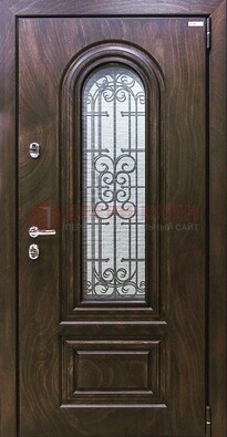 Темная филенчатая железная дверь со стеклом и ковкой ДСК-102 в Старой Купавне