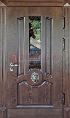 Коричневая уличная дверь со стеклом и ковкой ДСК-107 в Старой Купавне