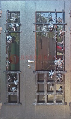 Распашная уличная дверь Порошок со стеклом и ковкой ДСК-221 в Старой Купавне