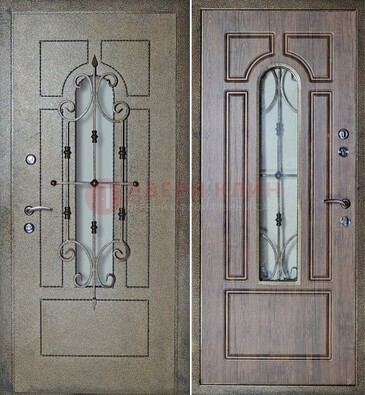 Внешняя стальная дверь со стеклом и ковкой зеленой ДСК-22 в Старой Купавне