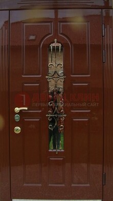 Красивая металлическая дверь со стеклом и ковкой ДСК-33 в Старой Купавне