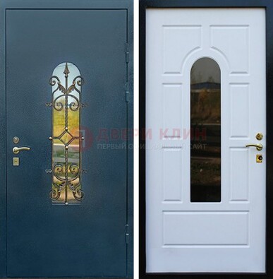 Входная дверь Дверь со стеклом и ковкой ДСК-71 для кирпичного дома в Старой Купавне