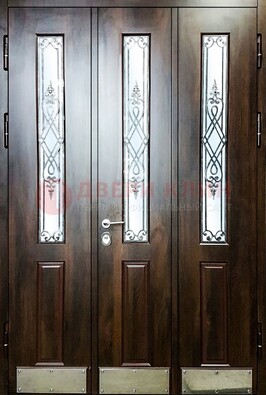 Входная дверь со стеклом и ковкой ДСК-72 в кирпичный дом в Старой Купавне
