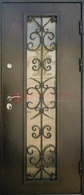 Входная дверь Дверь со стеклом и ковкой черного цвета ДСК-76 для веранды в Старой Купавне
