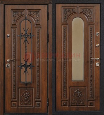 Входная дверь со стеклом и ковкой ДСК-91 в дом из дерева в Старой Купавне