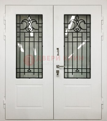 Белая двухстворчатая уличная дверь Винорит со стеклом ДСТ-4 в Старой Купавне