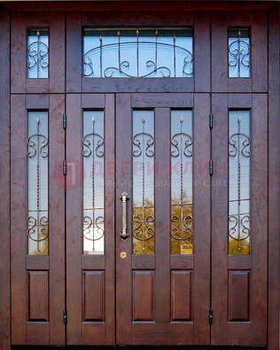 Коричневая парадная дверь с виноритом и ковкой ДВТ-168 в Старой Купавне
