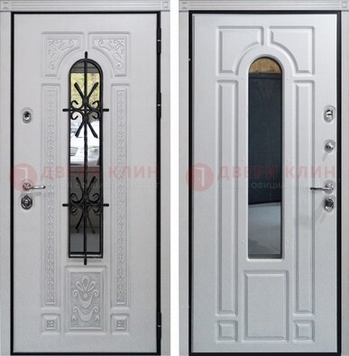 Белая стальная дверь с виноритом и ковкой снаружи ДВТ-197 в Старой Купавне