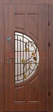 Стальная коричневая дверь с виноритом и ковкой ДВТ-82 в Старой Купавне