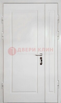 Полуторная металлическая дверь с МДФ в белом цвете ПЛ-24 в Старой Купавне