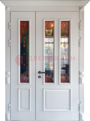 Белая полуторная металлическая дверь с витражом ВЖ-12 в Старой Купавне
