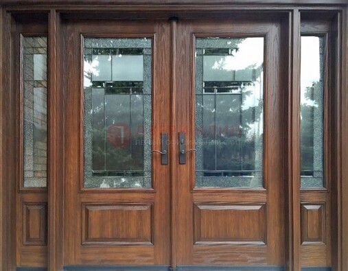 Распашная стальная дверь с массивом с витражом и фрамугами ВЖ-21 в Старой Купавне