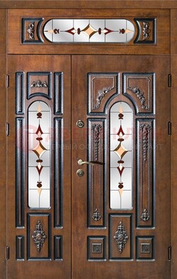 Коричневая двухстворчатая железная дверь с МДФ и витражом ВЖ-36 в Старой Купавне
